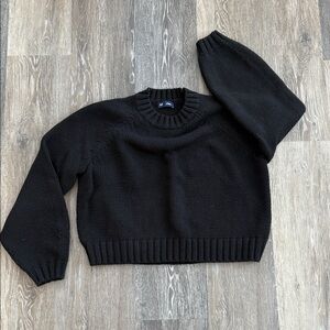 Classic Black Women's cropped ballon sleeve sweater